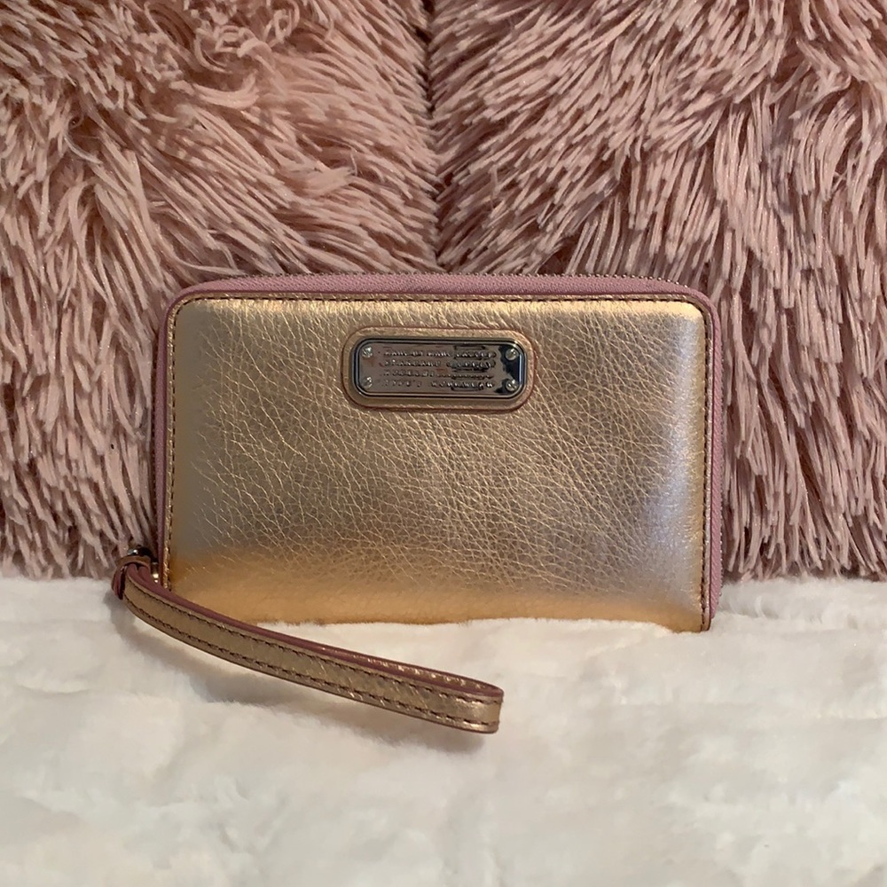 Marc Jacobs rose gold wristlet wallet